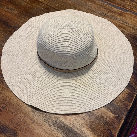 Banana Republic Factory Accessories - Banana Republic Floppy Sun Hat